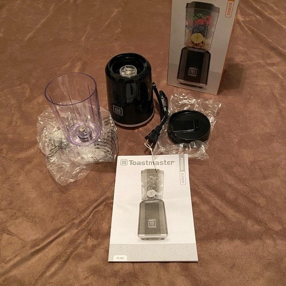 Toastmaster Personal Blender 15 ounce capacity with Drink Through Lid. New - Picture 3 of 8